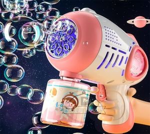 Máquina de burbujas de juguetes de pistola para niños Bazooka automática con soplador de luz para el fabricante de jabón para niños al aire libre 220914