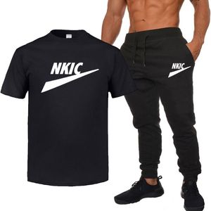 Letni druk męski Tshirts i setki szorty i szorty dwuczęściowe strój jogger mody odzież sportowa dla mężczyzn
