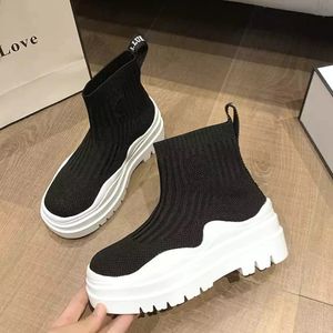 Boots Women Ongle Contbled Platform Female Slipon Ladies Casual Mostual Fashion Studens Short 221124