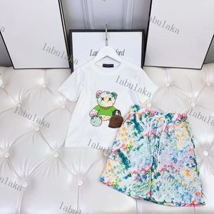 Conjuntos de roupas de designer de luxo 2023 camiseta infantil verde camelo monograma shortst moda marca de moda britânica verão tesouros infantis algodão duas peças comprar menina