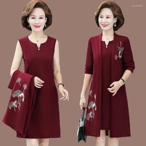 Casual kl￤nningar medel￥lders kvinnlig kl￤nning Tv￥delad kostym Spring Autumn High-End Elegant Women's Embroidered Set Size 5xl