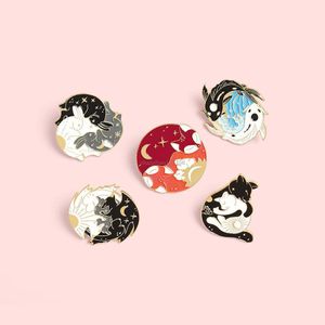 Pins Brooches Yinyang Brooches Pins Round Enamel Animal Hug Cat Dragon Brooch Lapel Pin Top Bags Badge For Women Men Fashion Jewelr Dh6Of