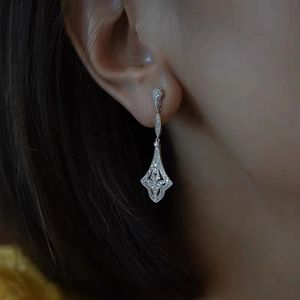 2022 Top Sell Dangle Earrings Vintage Jewelry 925 Sterling Silver Pave White Sapphire CZ Diamond Gemstones 파티 여성 웨딩 신부 이어링 연인 선물