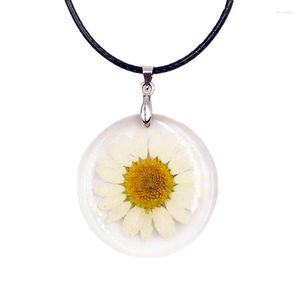 Decorative Flowers 30pcs Epoxy Crystal Chrysanthemum Necklace Resin Dried Flower Daisy Transparent Ball Chain White Round 45cm Long