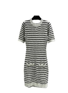 Early spring new navy stripe element white rich knitted short sleeve dress