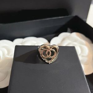 Love Hohler herzförmiger Ring für Damen, klassisch, luxuriös, Designer-Schmuck, Damen-Messing, Titan-Stahl-Legierung, vergoldet, verblasst nicht, keine Allergien, hochwertiger Schmuck