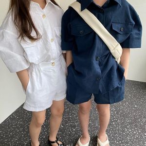 Kläder sätter sommarpojkar och flickors modemodell stilig dubbelficka lapel skjorta shorts kostym