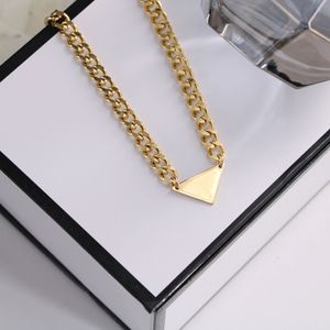 Designer Mens Brand Luxury Necklace Chain Fashion Jewelry Black White p Triangle Pendant Design Party Sier Hip Hop Punk Men Necklaces Names