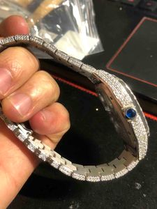 2023Luxury Designer Özel İskelet Gümüş Moissanite Diamond Watch Pass Test Edilmiş Kuvars Hareketi Top Erkekler Tam Fro