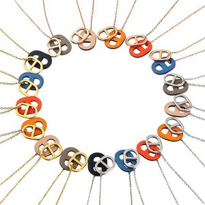 Designer-Schmuck Halskette Buchstaben Armreif Anhänger Halsketten Luxus-Armband Armbänder Männer Frauen Metallschmuck Persönlichkeit Kreative Mode-Accessoires