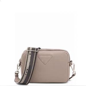 Lüks Klasik Marka Premium Deri Kalite Tasarımcı Çanta Ayarlanabilir Omuz Kayışı Erkek Kadın Duffel Bag Messenger Çanta Moda Para Çantası 1082