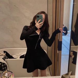 Casual Dresses Women's One-piece Dress Korean Slim Solid Long Sleeve Paragraph Render Irregular Oblique Collar Waist Little Black 1501