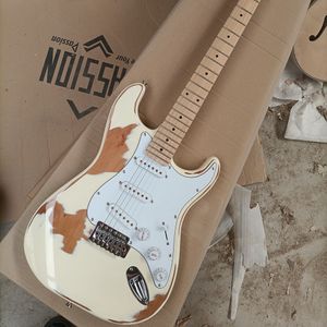 6 Strings Cream Relic Electric Guitar with SSS Pickups Maple Fretboard Customizable