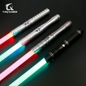 LED Light Sticks txqsaber försäljning tung duellering lampor 6 set ljud 12 färg byte metall hilt cosplay gåva volym justering lasersvärd 221125