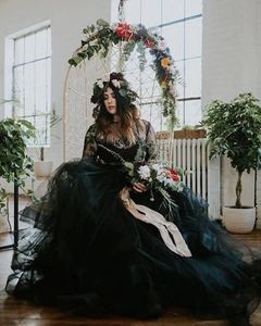 Tv￥ stycken svarta gotiska br￶llopskl￤nningar brudkl￤nningar l￥nga ￤rmar illusion sommar boho strandniv￥ piping l￥nga kjol vintage vestido de novia 2023