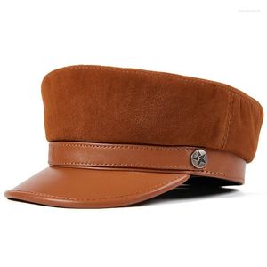 Berets X7019 Sheepes Sheepskin Flat Top Hat للطلاب الشباب العسكريون الجلود العسكرية القبعات ذات الذروة الرياضية.
