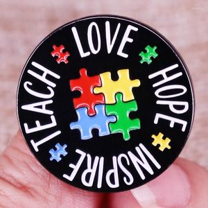 Broszki Naucz miłości Hope Inspire Autyzmu Nauczyciela szkliwa szpilki plecakowe pinowe koszulki torba odznaki biżuteria dla przyjaciół