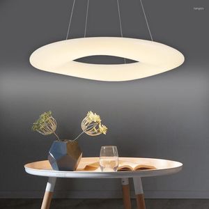 Lampadari LED Lampadario da soggiorno Lampada da camera da letto moderna semplice Sala da pranzo Salone di capelli di lusso con luce ad anello creativa