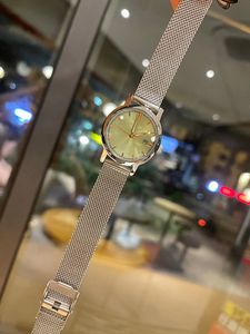 Relógio feminino elegante Movimento de quartzo importado Diâmetro 32 mm de espessura 5 mm Pulseira de aço inoxidável 316