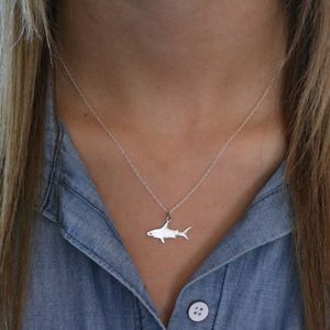 Ny Simple Ins Shark Sea Animal Necklace Fashion Silver Color Pendant Necklace Utsökt kvinnors smycken gåvor