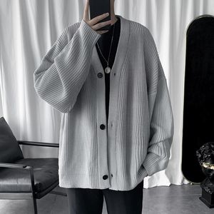 Camisolas masculinos outono japonês harajuku solto sweater de tamanho grande masculino de moda coreana casual cor sólida malha masculina casacos de inverno 221128