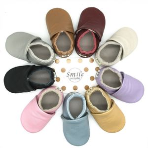 First Walkers Baby Shoes Cow Leather Bebe Booties Soft Soles NonSlip Footwear For Infant Toddler Boys And Girls Slippers 221125