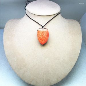 Choker 1PC Kvinnors hängsmycken Natural Red Coral Pepper Form 60 cm Längd med flexibla rep från djupa havsankomst