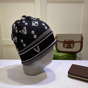 Setler Caps Beanie/Kafatası Kapakları Tasarımcılar Lüks Yün Şapka Düz Renk Harfleri Yaprakları Kadın Yün Beanie Mizaç Yüz Moda Günlük Tasarım Şapkaları Çift Modeller