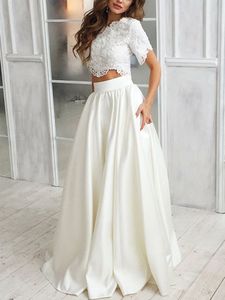 Abito da sposa da spiaggia in due pezzi con applicazioni a maniche corte. Due pezzi con tasca con perline fatti a mano, speciale moda con maniche a quarti