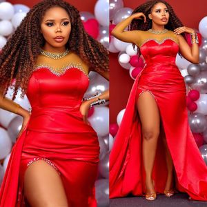 2022 Arabo Aso Ebi Red Mermaid Prom Dresses Cristalli Satin Evening Party formale Secondo ricevimento Compleanno Fidanzamento Abiti da damigella d'onore Abito ZJ202