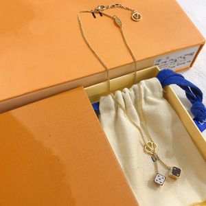 Style 20 Designer Pendant Halsband Designers Rostfritt stålpläterat faux läderbrev för kvinnor bröllop smycken louiselies vittonlies