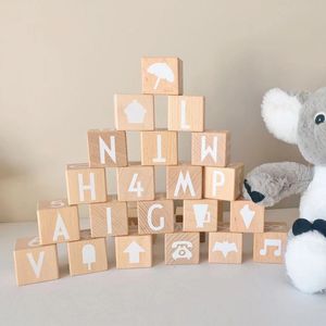 Dekorativa föremål Figurer 26st Build Building Blocks Wood Beech Letters Cubes Children Toddler Early Eonal Learning Toys Baby Nursery Room Decor 221129