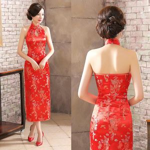Etnisk kläder svart röd kinesisk traditionell klänning kvinnors rygglösa siden satin cheongsam vintage qipao sommar kort ärm lång blomma