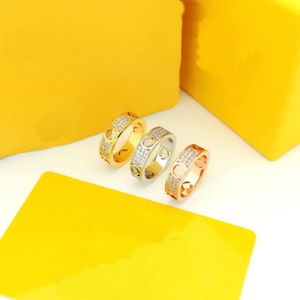 Модная роскошная группа широкие кольца мужчина Lady Brawsed Hollow Out F Письмо 18K Gold Wide Ring Женские ювелирные подарки Frn --09