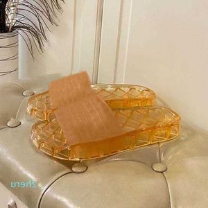 designer slipper transparent 2021 clear jelly pvc sandals womens luxury glossy pool mules slides lady rubber slip on sand sky blue blue flat heel yellow