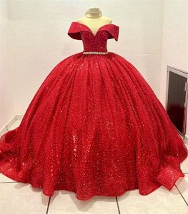 Luksusowe czerwono z koralikami sukienki Quinceanera Gillter Ball Party Urodziny Księżniczka Koronkowa sukienka ukończenia studiów Quinceanera de 15 anos