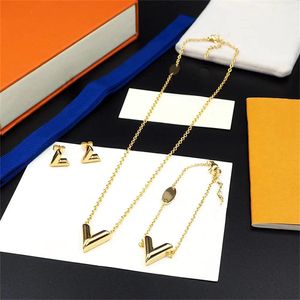 Fashion Jewelry Set Designer Necklaces New Stainless Steel Gold Silver Rose Stud Simple Pendant Charm Bracelets For Women's Valentine's Day Christmas Gift