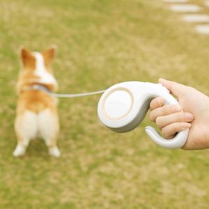 Capas de assento de carro de cachorro Tangles Free de trela retrátil grátis para gatos cães pequenos cães de 9,8 pés fibra de fibra de poliéster com uma mão de freio de uma mão bloqueio y5gb