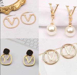 20color 18K Gold Plated V Letters Stud Luxury Brand Designer Crystal Geometric Women Rhinestone Pearl Earring Wedding Party Jewerlry Accessories