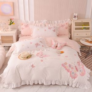 Set di biancheria da letto Pink Butterfly Embroidery Princess Set Ruffles 400TC Copripiumino in cotone lavato Consolatore Federe in lino 221129