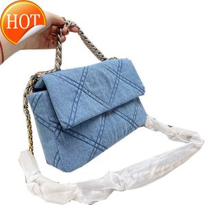 Luxury Designer Shoulder Bags 2023 Fashion Two-tone Classic Clamshell Bag Texture Metal Shoulder Chain Handbag Portable Cross-body Bag Factory Direct Sales