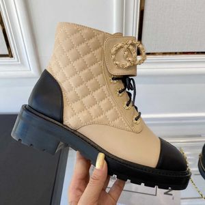 Plateaustiefel Schuhe Combat Boot Schuh Heavy Duty Beige Chunky Leder Schnürketten Schnalle Low Heel Martin Booties Knöchel Luxus Designer 01