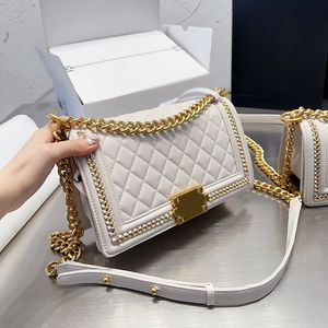 نساء كافيار الجلد مبطن عبر الجسم أكياس Le Le Calfskin Gold Metal Strap Crossbody كتف كبير سعة كبيرة في الهواء الطلق Sacoche Pres