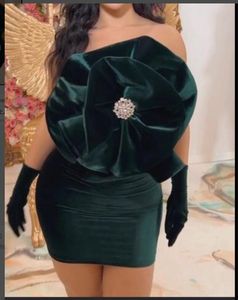 Vestido formal verde luxuoso para mulheres 2022 Velvet Strapless Ruffles Party Prom Party Second Recepção Desgaste do tamanho personalizado