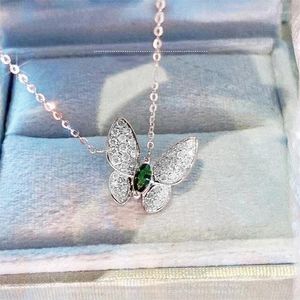 Chains 2022 Cool Wind High Quality Emerald Micro Inlaid Butterfly Necklace Ladies Create Party Luxury Jewelry Gift