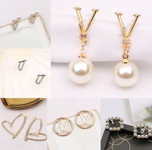 20Color Luxury Brand Designers V Letters Stud Geometric överdriver berömda kvinnor Tassel Crystal Rhinestone Pearl Earring Wedding Party Jewerlry