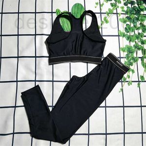 Kvinnors plus -storlek spårdräkter designer bokstäver spårdräkt ärmlös vadderad yogatank toppar modesport smala leggings set sommar torr snabb löpande jogging kläder