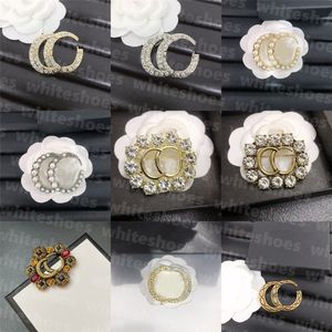 Hollow Letter Designer Brooch Shiny Crystal Rhinestone Suit Pin Dress Pins Women Party Fashion Brooches