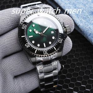 M￤n tittar p￥ 116660 44mm Dial Ceramic Bezel Black Watch Justerbar band Automatisk r￶relse Sport R￶dgr￶n bl￥ armbandsurkupong