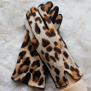 Pięć palców Rękawiczki Kobiety zima moda lamparta Keep ciepły ekran dotykowy plus aksamit wewnątrz napędu wiatroodporne cienka sekcja miękka 221130